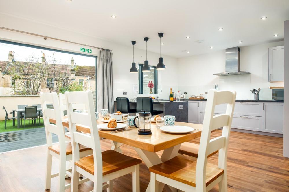Solar Sanctuary- Skyline Balcony, City Centre, Three Floors, King Beds, Netflix And More! Bath Exteriér fotografie