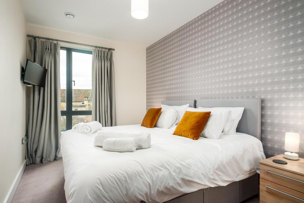 Solar Sanctuary- Skyline Balcony, City Centre, Three Floors, King Beds, Netflix And More! Bath Exteriér fotografie