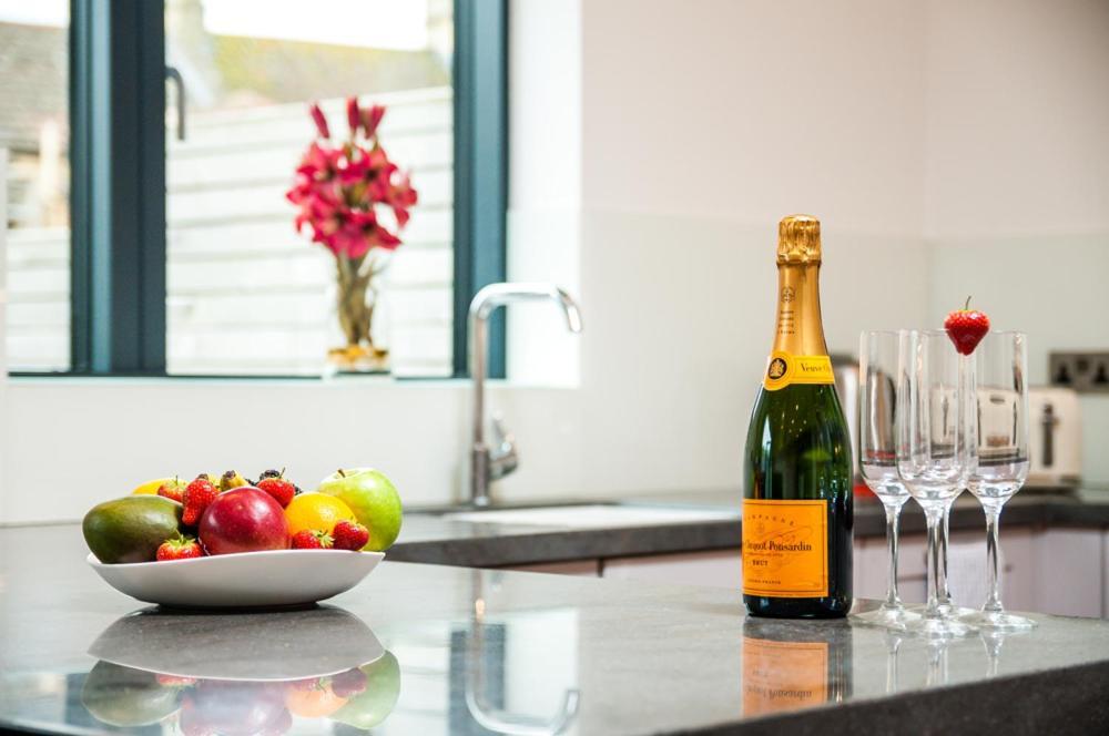 Solar Sanctuary- Skyline Balcony, City Centre, Three Floors, King Beds, Netflix And More! Bath Exteriér fotografie